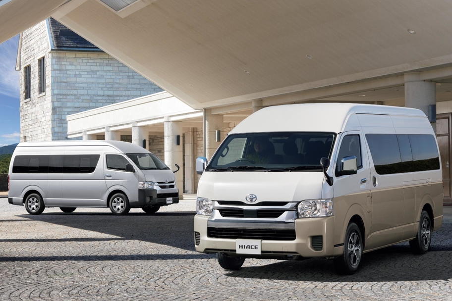 (左):COMMUTER・2WD・2800ディーゼル・GL