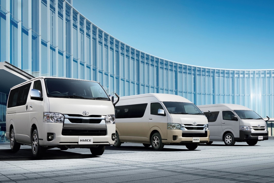 (左):VAN・2WD・2800ディーゼル・標準ボディ・スーパーGL