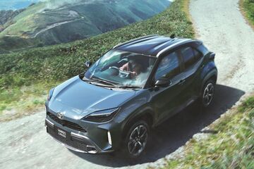 【モデル入り素材】Z“Adventure”（ハイブリッド・2WD）