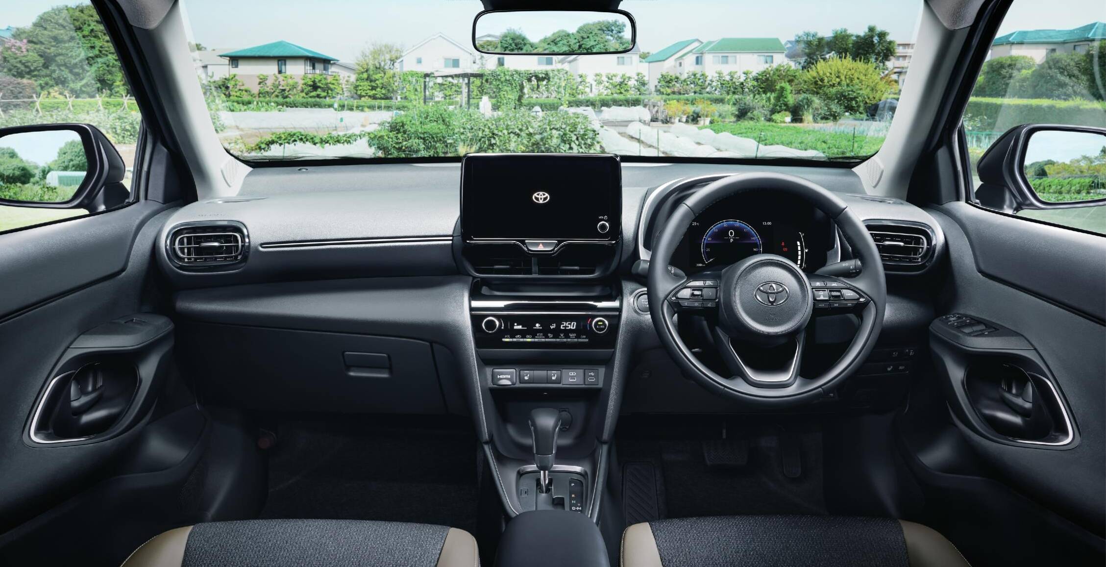 トヨタ「ヤリスクロス」の内装は？デザイン・カラー、装備・機能を解説