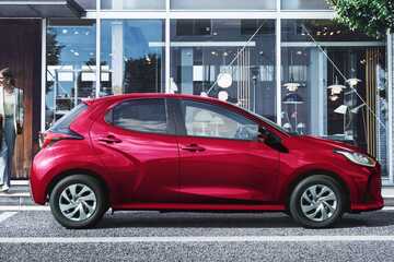 【モデル入り素材】G（ハイブリッド・2WD）