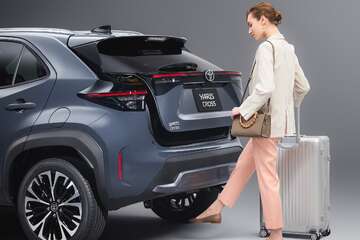 【モデル入り素材】ハンズフリーパワーバックドア（挟み込み防止機能・停止位置メモリー機能・予約ロック機能付）